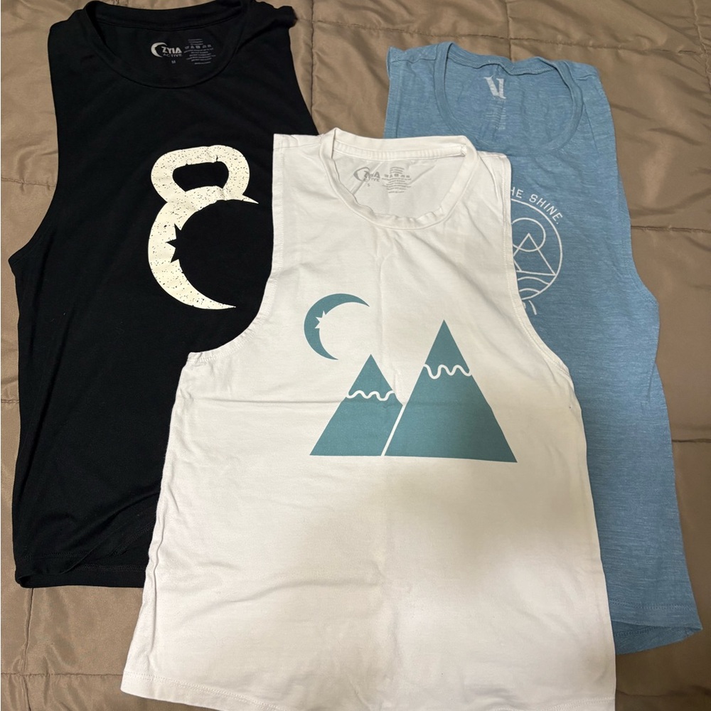 Lot of 3 tanks